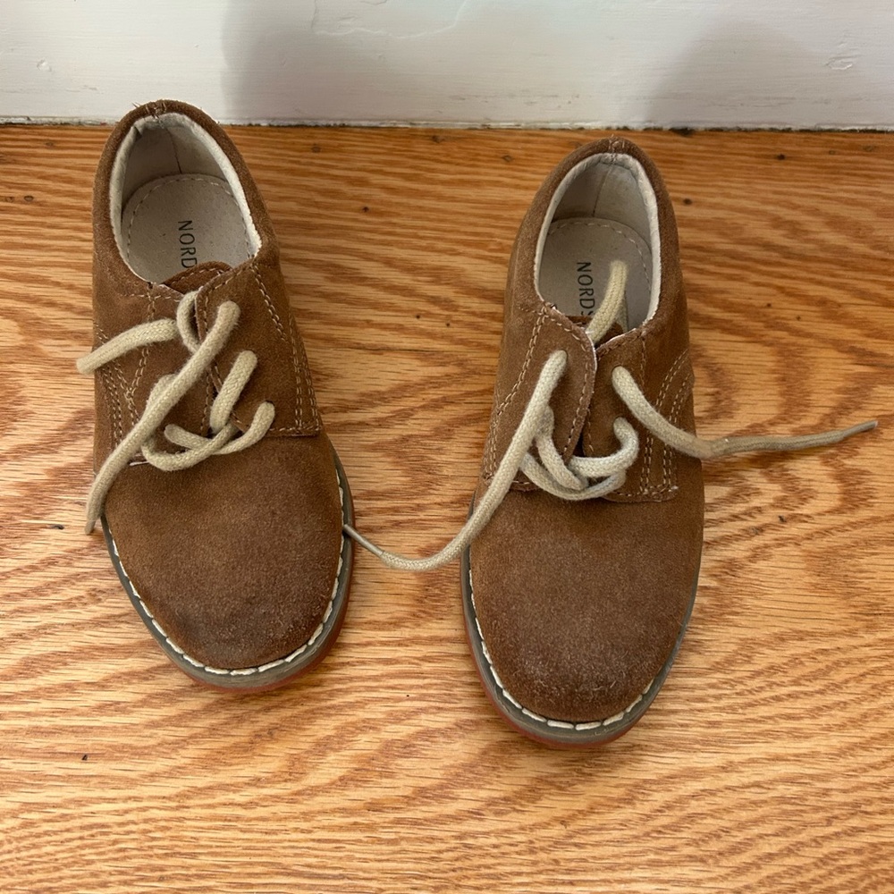 Nordstrom Boys 7 1/2 brown suede Oxford shoes